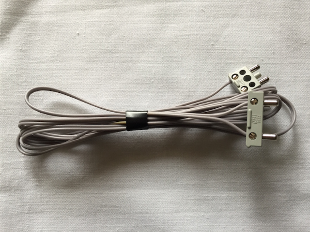 Lego Electric, Wire 12V / 4.5V with male Squared Wide Short Connector and Male Squared Narrow Long Connector, 190 Studs Long