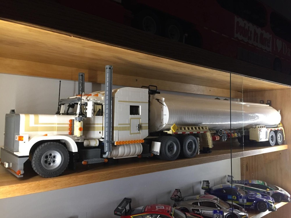 Lego 1:17 Fuel Trailer for Semi Truck