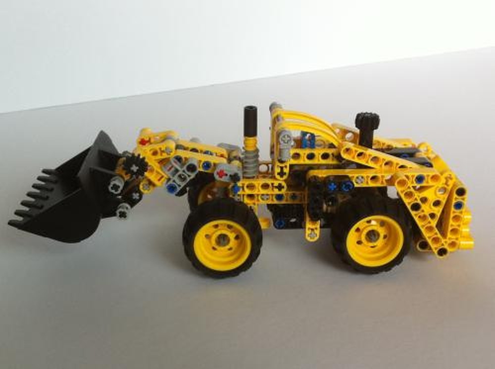 Lego Mini LeTourneau L-2350 Wheel Loader - 42004 Alternate Build