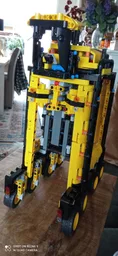STRADDLE CARRIER