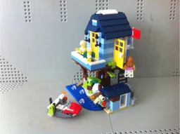 31063 Lakeside Treehouse