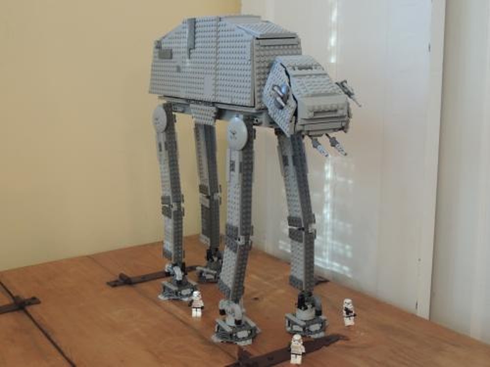 Lego UCS AT-AT Walker