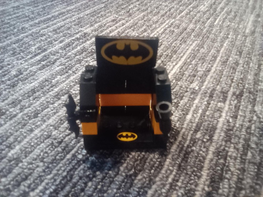 Lego Bat man mini fig stand