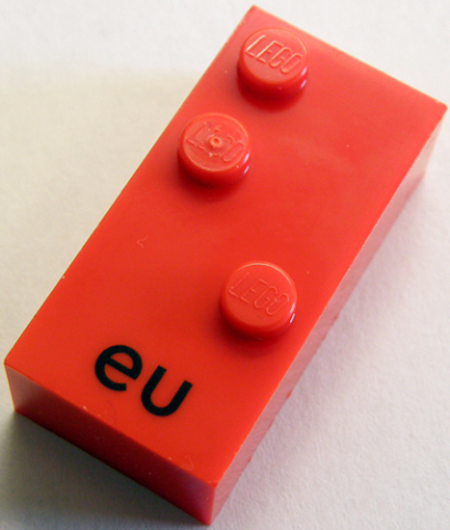 Lego Braille Brick 2 x 4 with 3 Studs ⠣ and 'eu' Print
