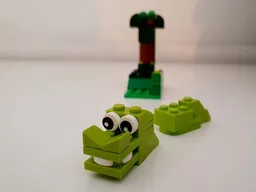 11007 - swimming Crocodile with small island