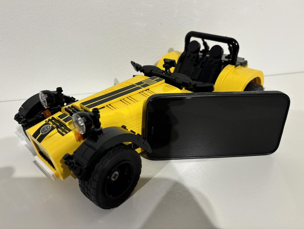 Lego 21307 Caterham RC Conversion