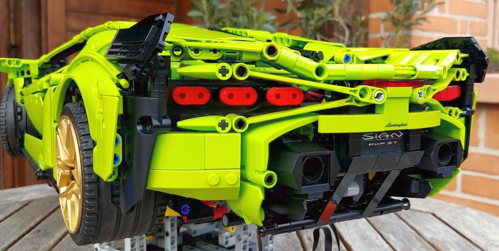 Lego 42115 Cosmetic changes for Lamborghini Sian