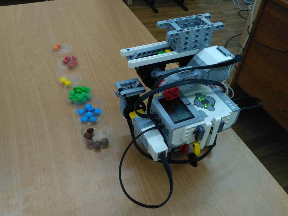 Lego M&M`s color sorter