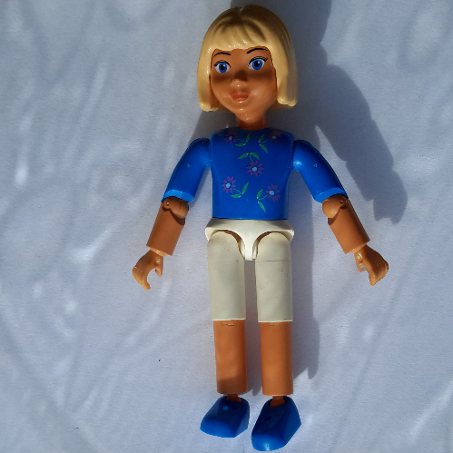 Lego Belville Figure Articulated Elbows, Child, Female, Light Yellow Hair, White Shorts, Blues Shirt with Flowers Print / [No Color/Any Color]