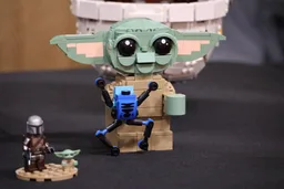 Upscaled Grogu Minifigure