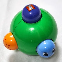 Primo Rattle Ball with Six Knobs / Green
