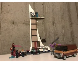 Avengers Tower 76192