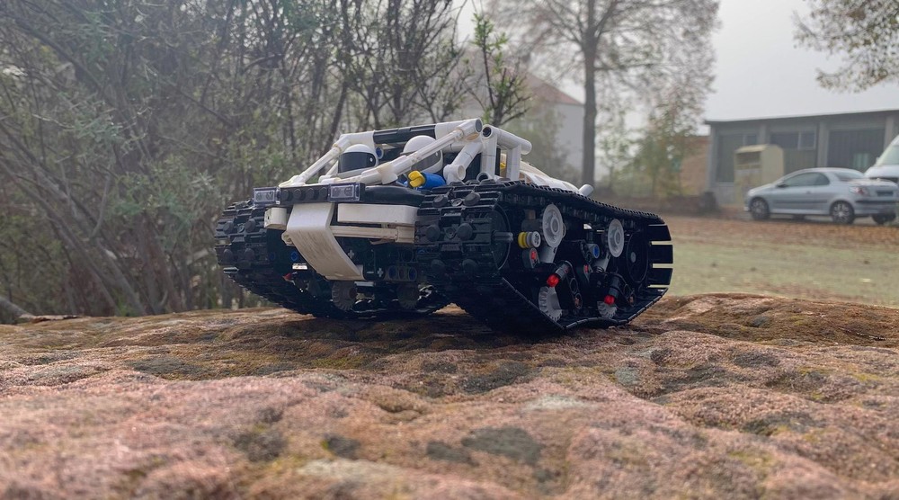 Lego B32 Tracked Racer