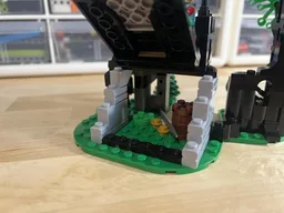 40567: Camouflaged Outpost