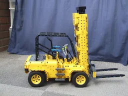 LARGE FORKLIFT