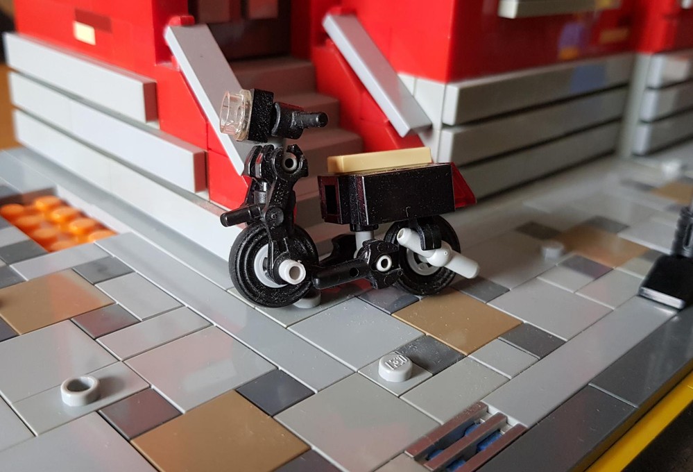 Lego Piaggio Vespa - minifig scale