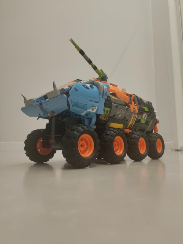 Lego Monster Jam Alt Build – 8‑wheel Armored Personnel Carrier (APC), 591 parts