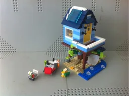 31063 Lakeside Treehouse