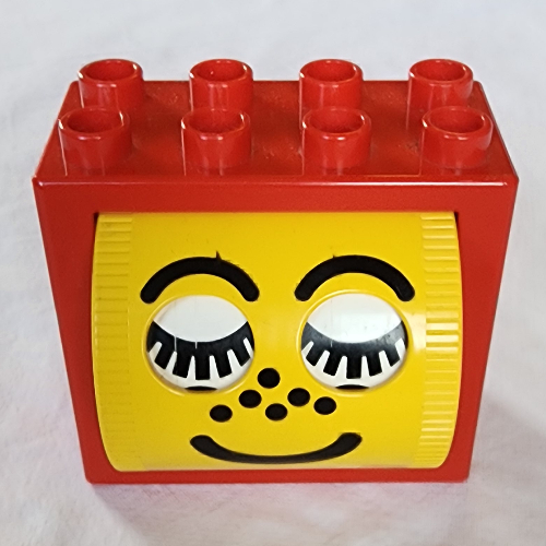 Lego Duplo Brick 2 x 4 x 2 with Face with Freckles in Yellow Rotating Drum / Red