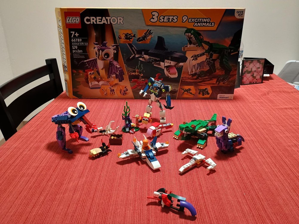 Lego Ultimate 7-in-1 All at Once! - Sci-fi and Animals Pack