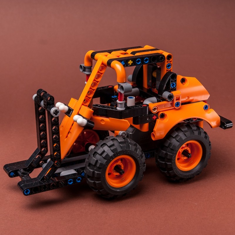 Lego 42135 Forklift Tractor