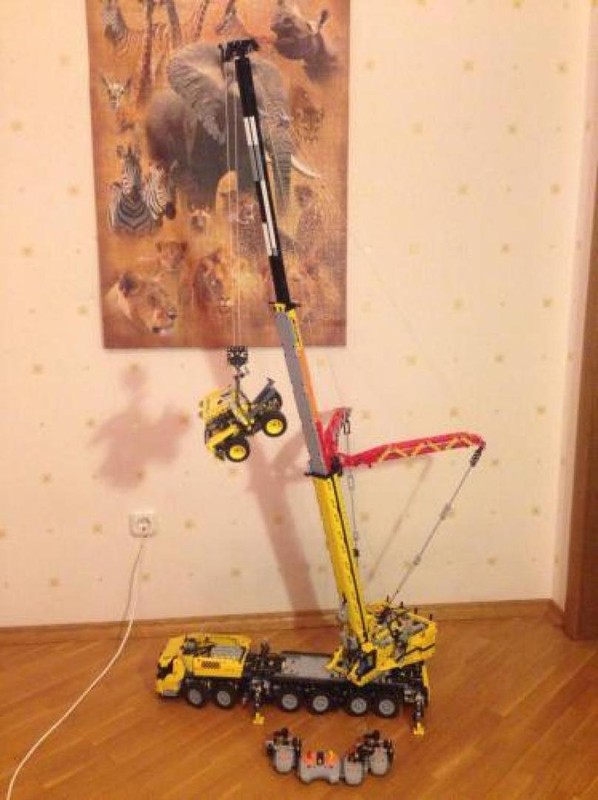 Lego Grove GMK6400 Mobile Crane Suspended & extended lIfting capability