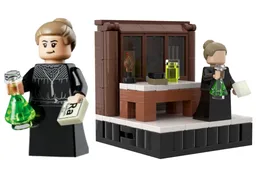 Maria Skłodowska-Curie "Marie Curie" Minifigure Display Diorama