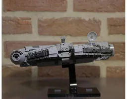 Millennium Falcon 1:110 scale