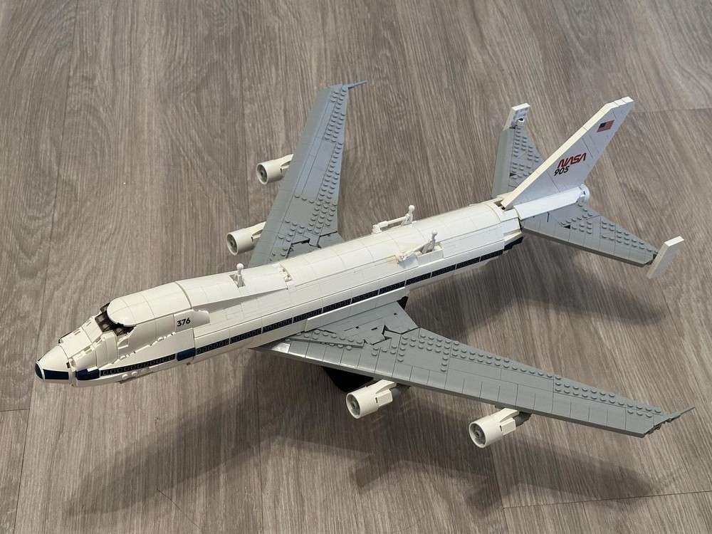 Lego Wing and engine mod for 747 SCA from set 10360