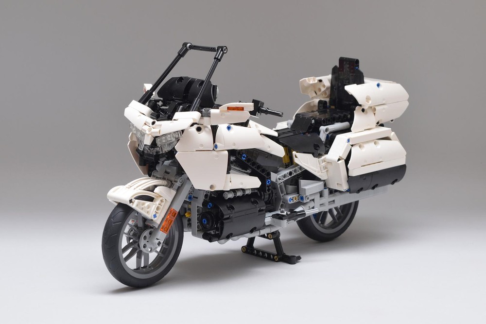Lego 2018 Honda Gold Wing GL1800 (1:7) White