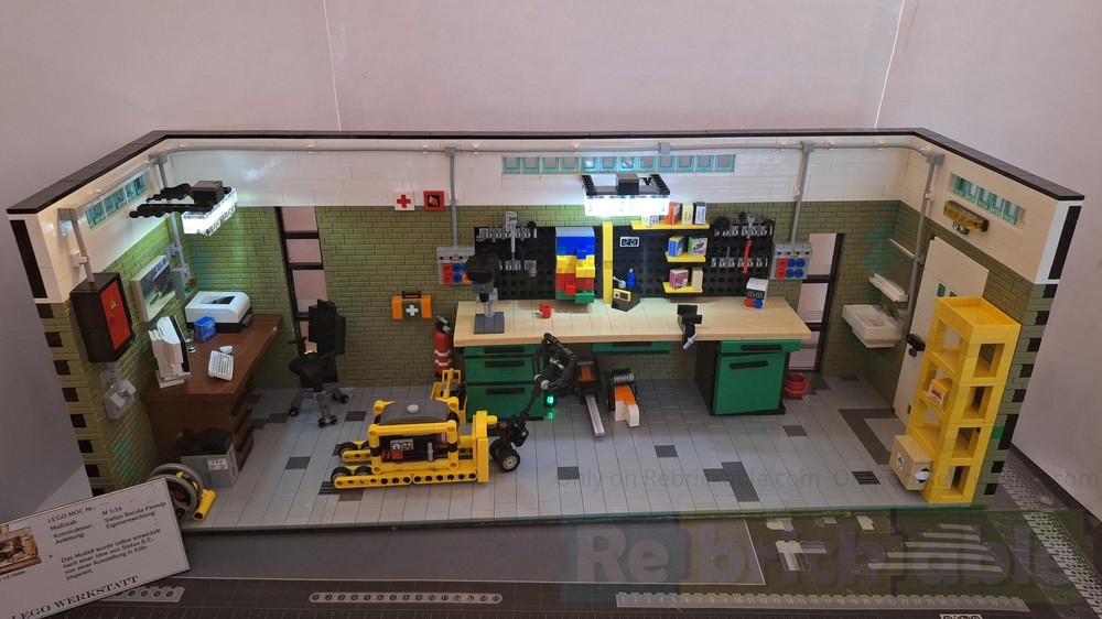 Lego Diorama: LEGO Workshop