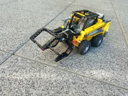 Log grapple with automatic opening/closing