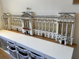 Buckingham Palace facade (minifig scale)