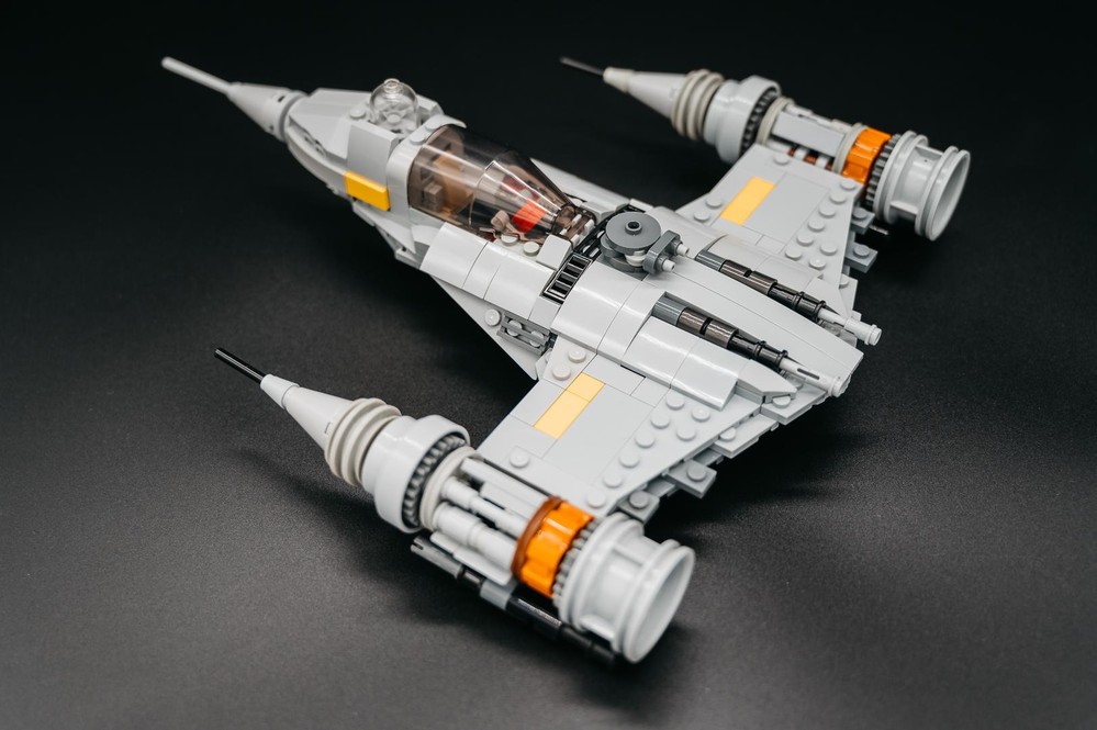 Lego Din Djarins modded N-1 Naboo Starfighter