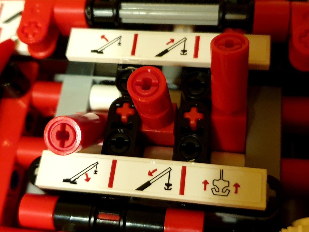 Lego More switches - Simultaneous hoist control 42082 Rough Terrain Crane