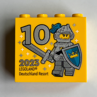 Lego Brick 2 x 4 x 3 with 'LEGOLAND Deutschland Resort 10 2023' Knight (Besuchsmeister Silver) Print / Yellow