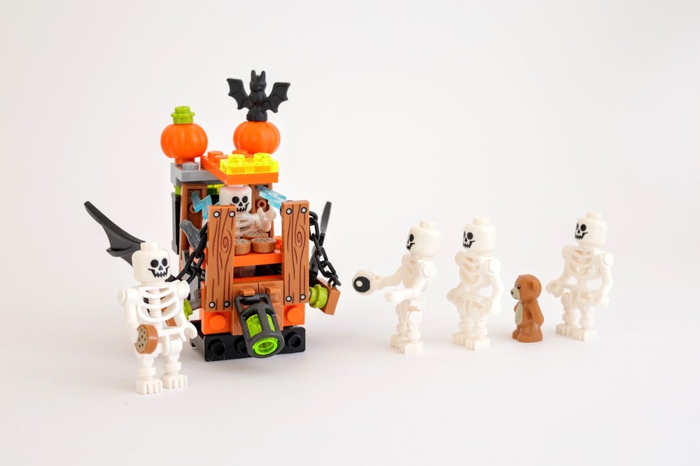 Lego 40513 - Skeleton's cookie shop