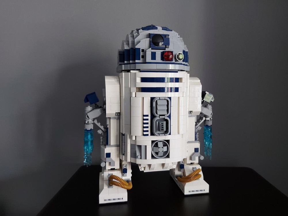 Lego R2-D2 Rocket Booster