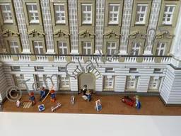 Buckingham Palace facade (minifig scale)
