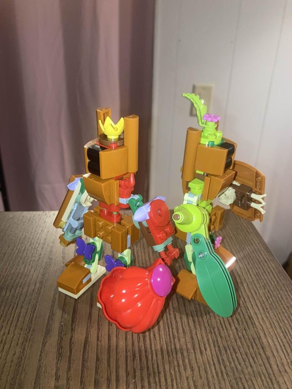 Lego Botanibots: Red and Green