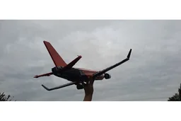 Embraer E-195 plane (White)