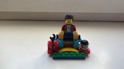 stand for lego minifigures (LEGO 40411 Alternate)