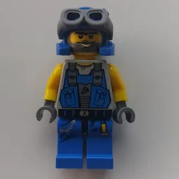 Duke, Blue with Yellow Arms, Goggles