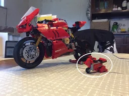 Mini champion #2: Ducati Panigale V4 R