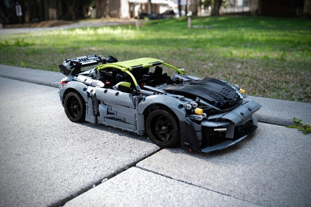 Lego Porsche 718 Cayman GT4 RS