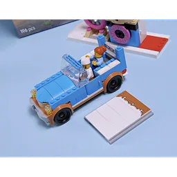 60452 Tiny House & Cool Car