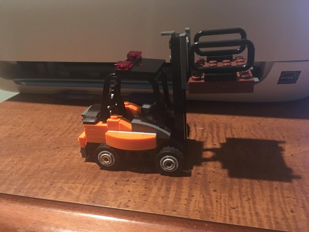Lego Toyota ForkLift 8FD 2014
