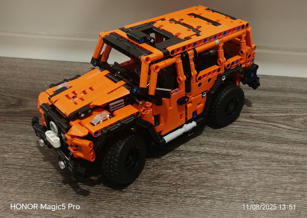 Lego 42213 Conversion Mod to Mercedes Benz G500