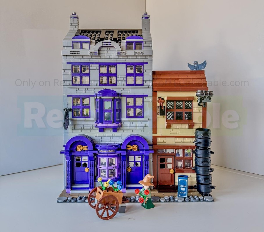 Lego Madam Malkin’s Robes for All Occasions & Potage’s Cauldron Shop MOC