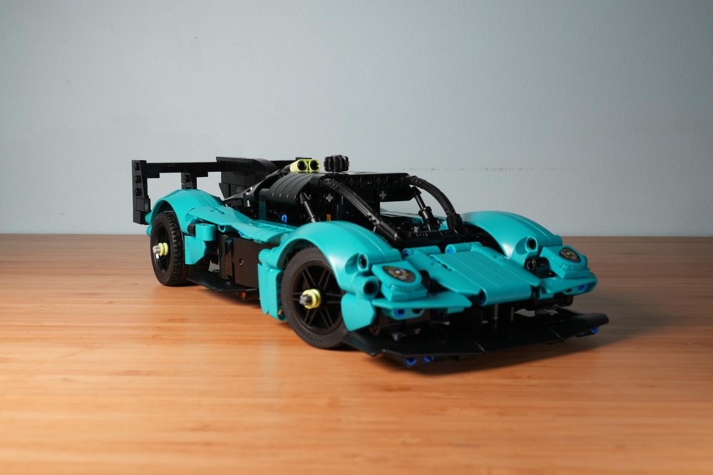 Lego Aston Martin Valkyrie LMH Wing MOD (42208 Modification)